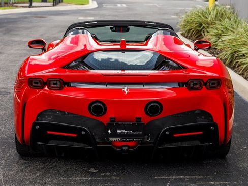 Used 2022 Ferrari SF90 Spider image 5