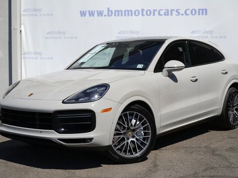 Used 2023 Porsche Cayenne Turbo w/ Premium Package Plus (PI3) AWD/4WD image 2