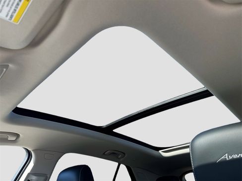 Used 2023 Buick Envision Avenir image 20