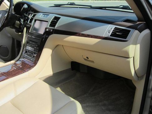 Used 2012 Cadillac Escalade Luxury image 24