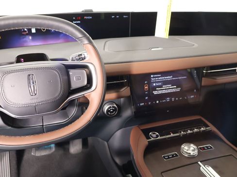 New 2026 Lincoln Navigator Reserve AWD/4WD image 5