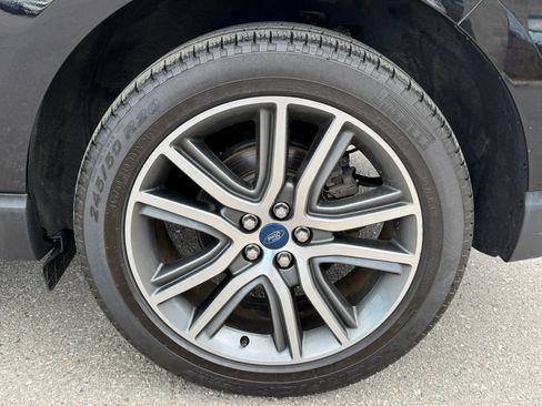 Used 2019 Ford Edge Titanium w/ Cold Weather Package AWD/4WD image 11