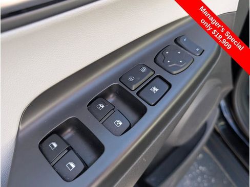 Used 2023 Hyundai Kona SEL w/ Convenience Package image 16