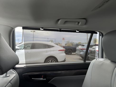 Used 2023 Toyota Highlander Limited AWD/4WD image 26