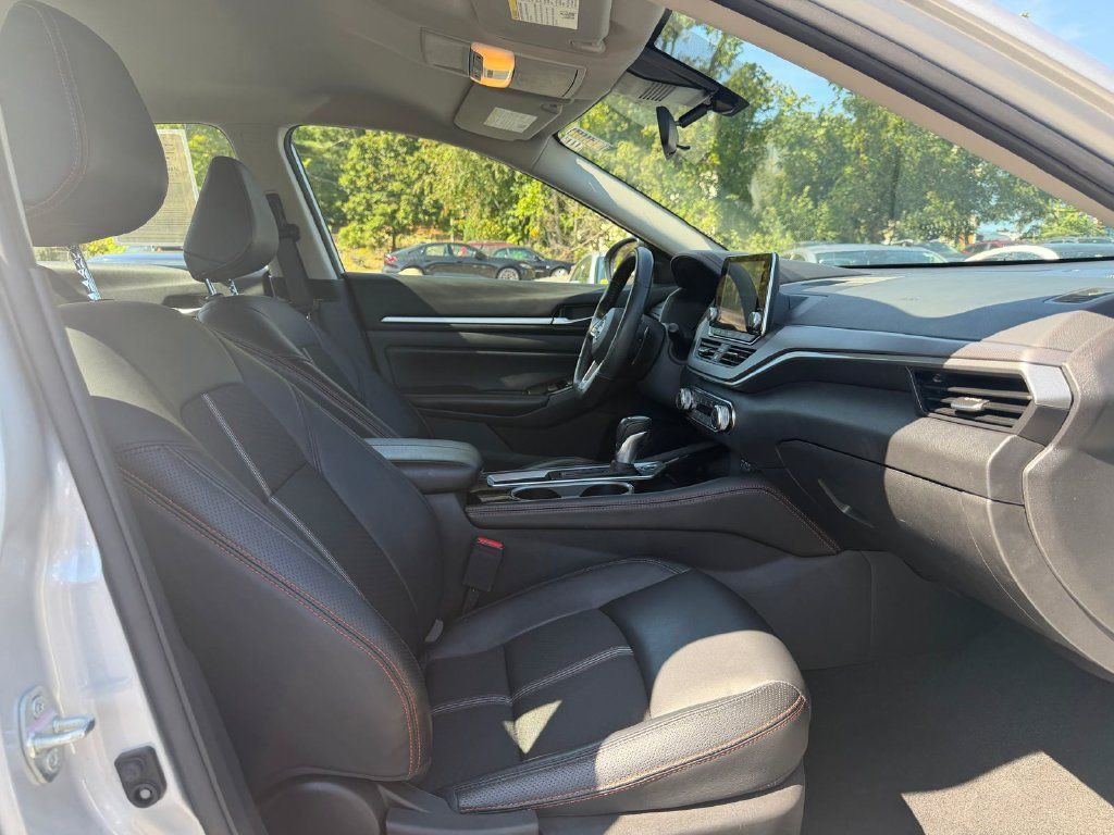Used 2024 Nissan Altima 2.5 SR FWD image 19