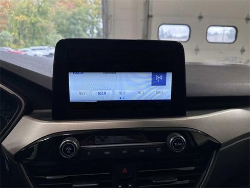 Used 2022 Ford Escape SE image 11