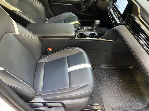 Used 2025 Toyota Camry SE w/ Convenience Package FWD image 24