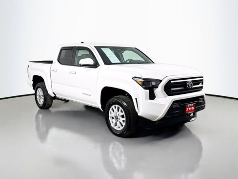 Used 2025 Toyota Tacoma SR5 image 7