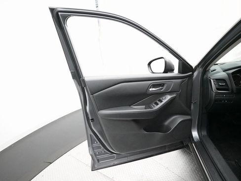 Certified 2024 Nissan Rogue SV image 28