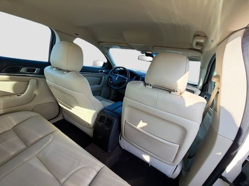 Used 2013 Lincoln MKS image 29
