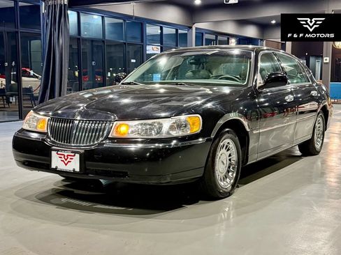 Used 1999 Lincoln Town Car Cartier RWD image 2