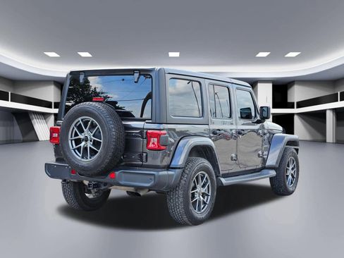 Used 2018 Jeep Wrangler Unlimited Sahara AWD/4WD image 5
