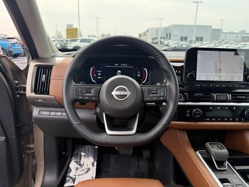 Used 2024 Nissan Pathfinder Platinum w/ Cargo Package image 16