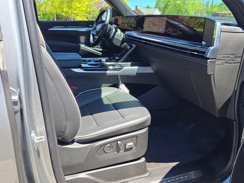 Used 2025 Cadillac Escalade Sport w/ Touring Package AWD/4WD image 7