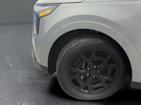 Used 2025 Kia Carnival SX w/ SX Dark Edition Package image 36