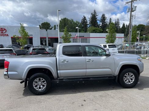 Used 2016 Toyota Tacoma SR5 w/ SR5 Appearance Package (SN) AWD/4WD image 3