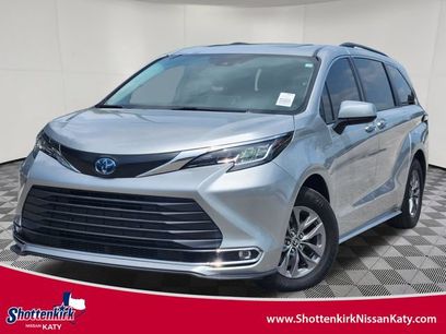 Used 2022 Toyota Sienna XLE