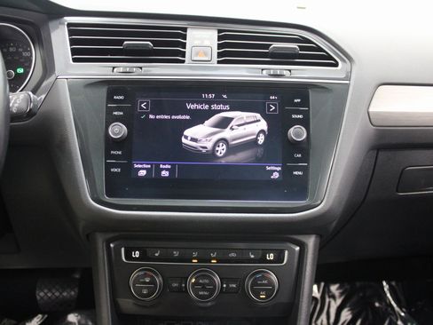 Used 2019 Volkswagen Tiguan SE image 39