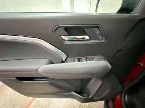 Used 2025 Chevrolet Colorado Z71 AWD/4WD image 19