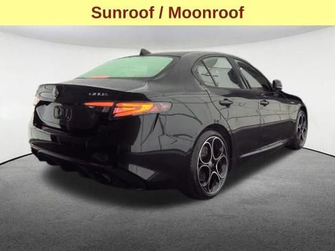 Used 2024 Alfa Romeo Giulia Veloce AWD/4WD image 5