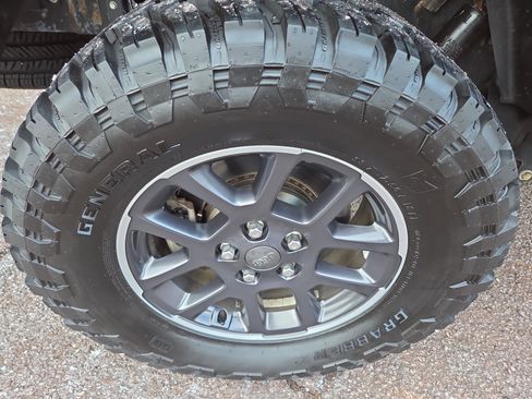 Used 2020 Jeep Gladiator Overland image 10