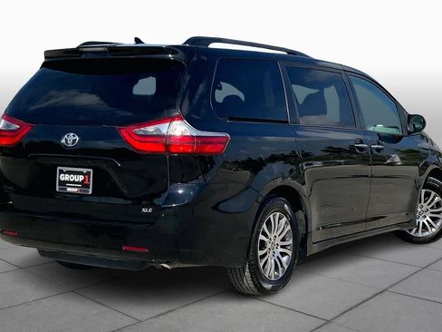 Used 2020 Toyota Sienna XLE image 13