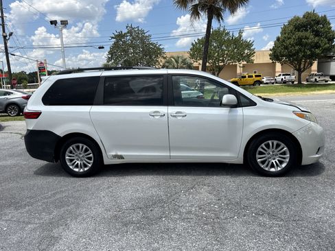 Used 2015 Toyota Sienna XLE FWD image 8