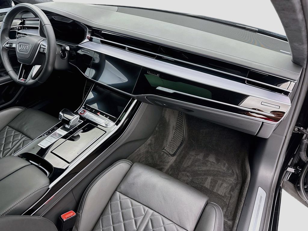 Used 2024 Audi S8 AWD/4WD image 16