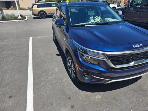Certified 2023 Kia Seltos EX AWD/4WD image 2