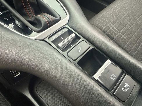 Used 2025 Honda HR-V Sport image 38