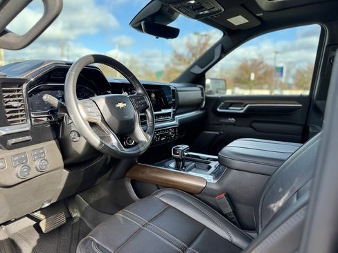 Used 2023 Chevrolet Silverado 1500 High Country w/ High Country Premium Package image 14