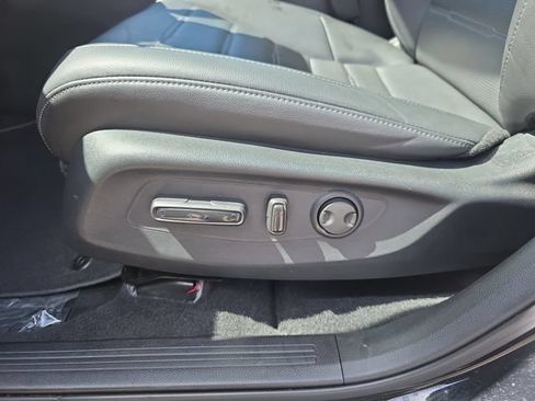 Used 2025 Honda CR-V EX-L image 12