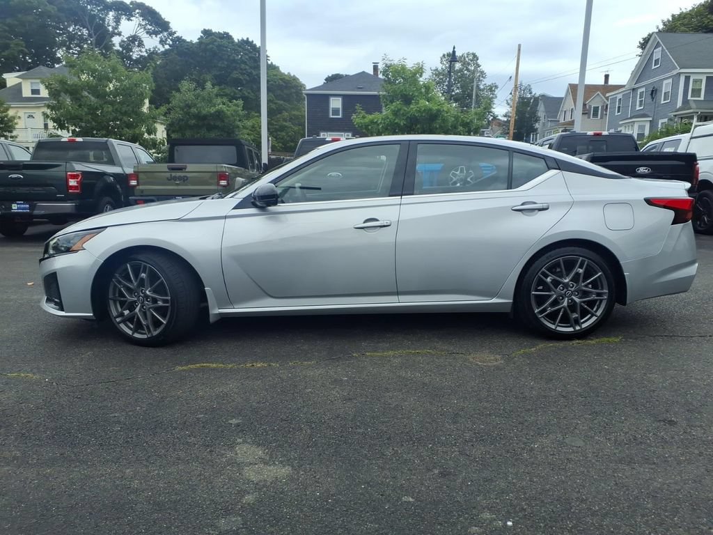 Used 2023 Nissan Altima 2.0 SR FWD image 9