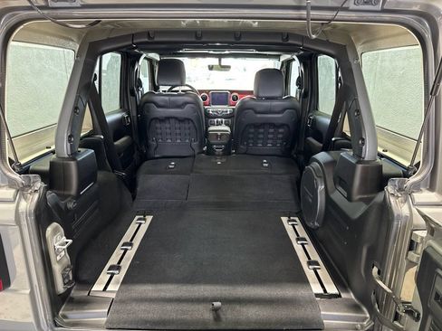 Used 2022 Jeep Wrangler Unlimited Rubicon w/ LED Lighting Group AWD/4WD image 26