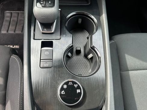 Used 2023 Nissan Rogue S image 32