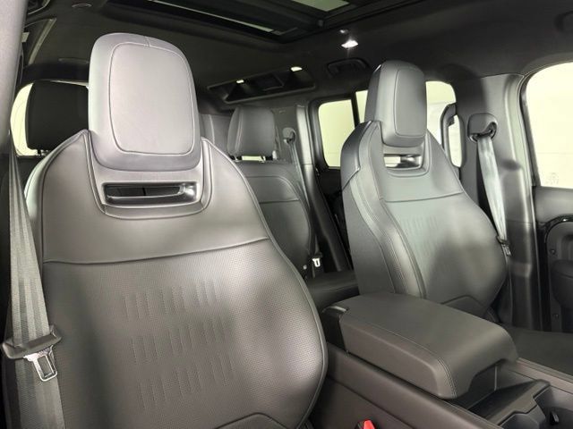New 2026 Land Rover Defender 110 OCTA AWD/4WD image 32
