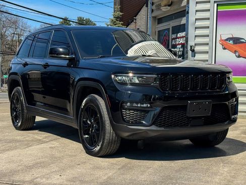 Used 2023 Jeep Grand Cherokee 4WD 4xe image 1