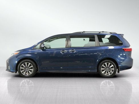 Used 2020 Toyota Sienna Limited Premium AWD/4WD image 2