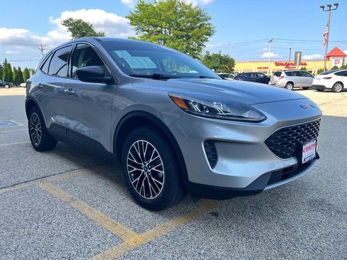 Used 2022 Ford Escape SE w/ Cold Weather Package FWD image 3