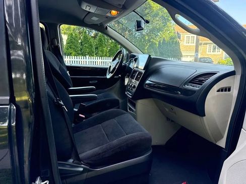 Used 2013 Dodge Grand Caravan FWD image 32