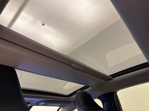 Used 2024 Toyota Prius XLE image 14