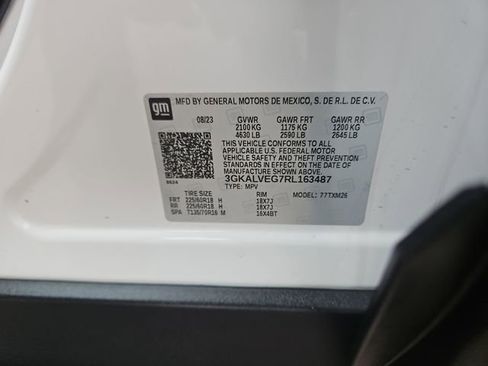 Used 2024 GMC Terrain SLT w/ LPO, Floor Liner Package AWD/4WD image 29