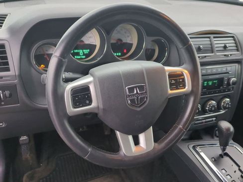 Used 2014 Dodge Challenger SXT image 19