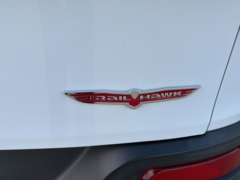 Used 2016 Jeep Cherokee Trailhawk w/ Comfort/Convenience Group AWD/4WD image 5