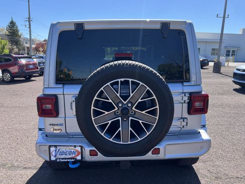 Used 2023 Jeep Wrangler Unlimited Sahara AWD/4WD image 6