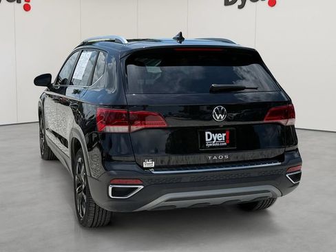 Used 2023 Volkswagen Taos SE w/ Panoramic Sunroof Package FWD image 4