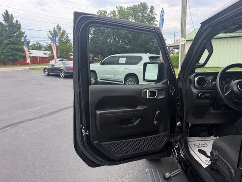 Used 2022 Jeep Wrangler Unlimited Sport AWD/4WD image 9
