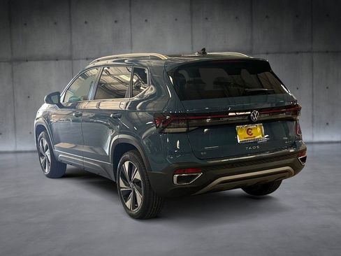 Used 2025 Volkswagen Taos SE image 3