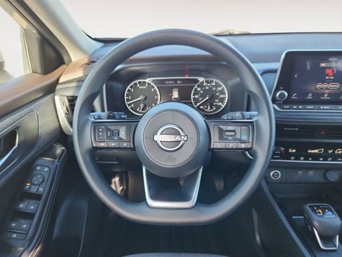 Used 2023 Nissan Rogue SV image 12