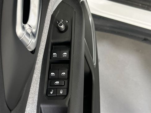 Used 2022 Jeep Compass Latitude AWD/4WD image 17